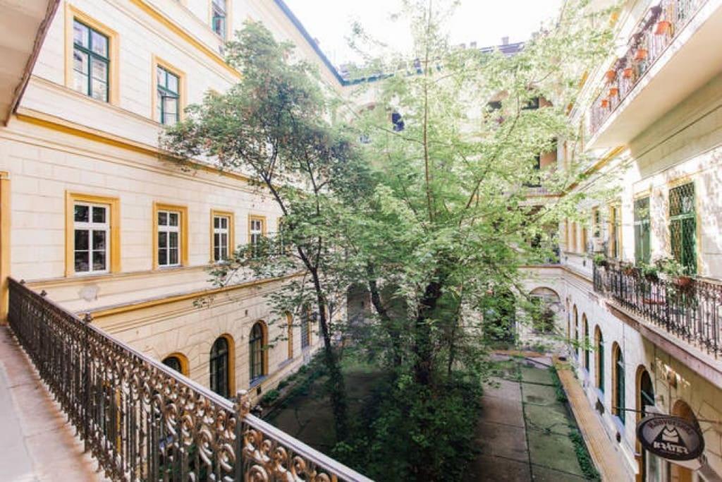 Quiet At Synagogue Apartament Budapesta